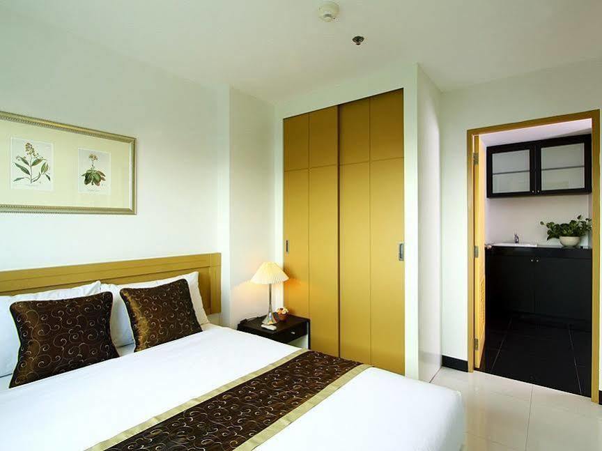 Laurel Suite Bangkok Exteriör bild